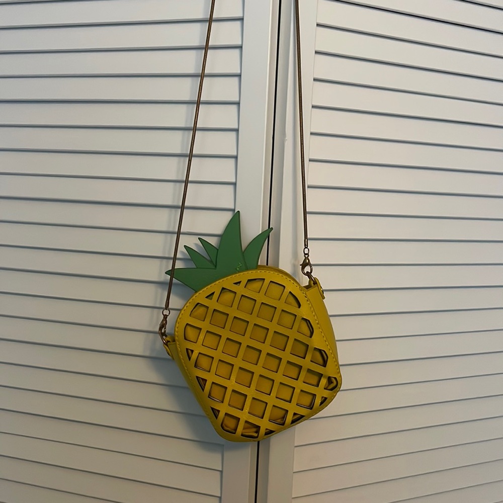 Pineapple purse